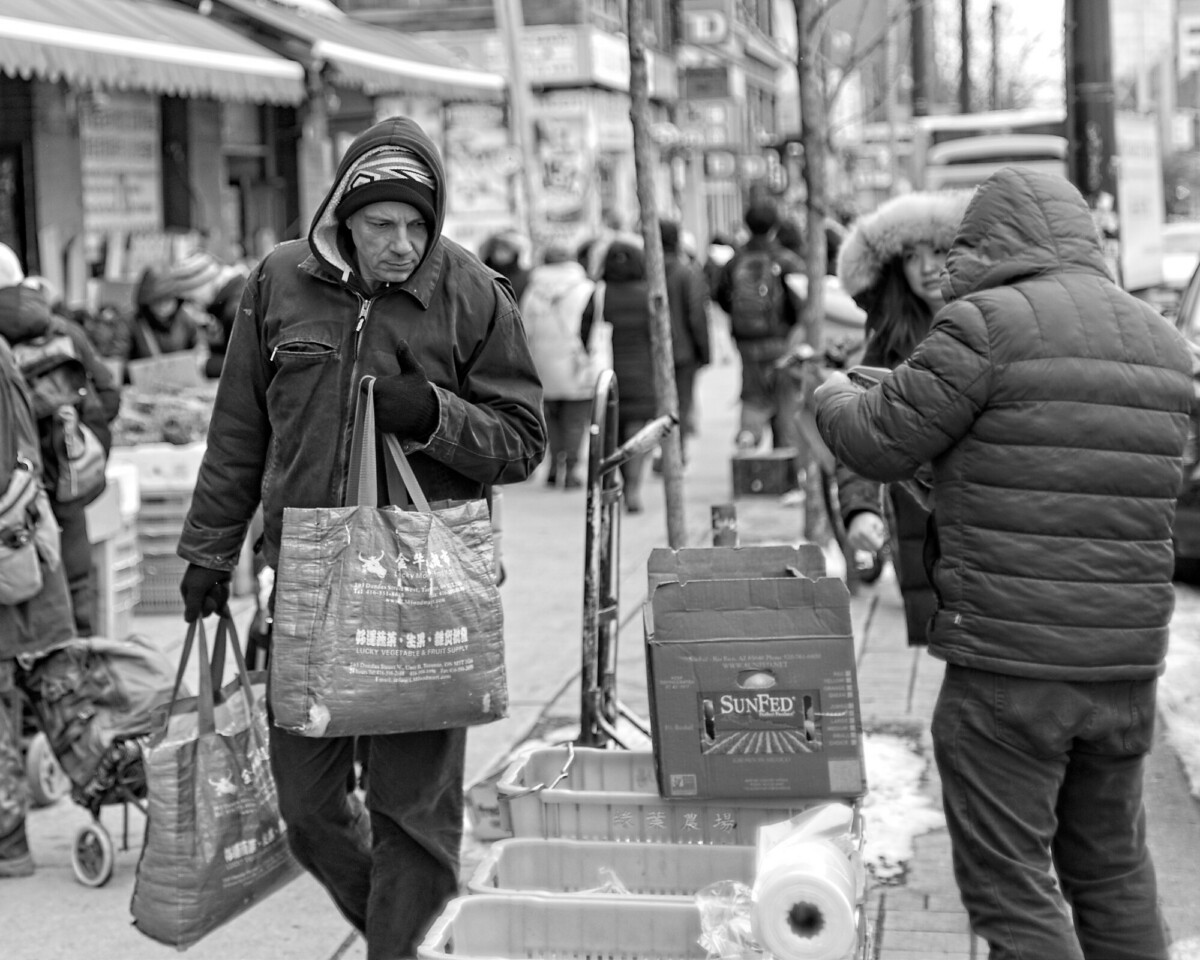 Outdoor Market Shopper